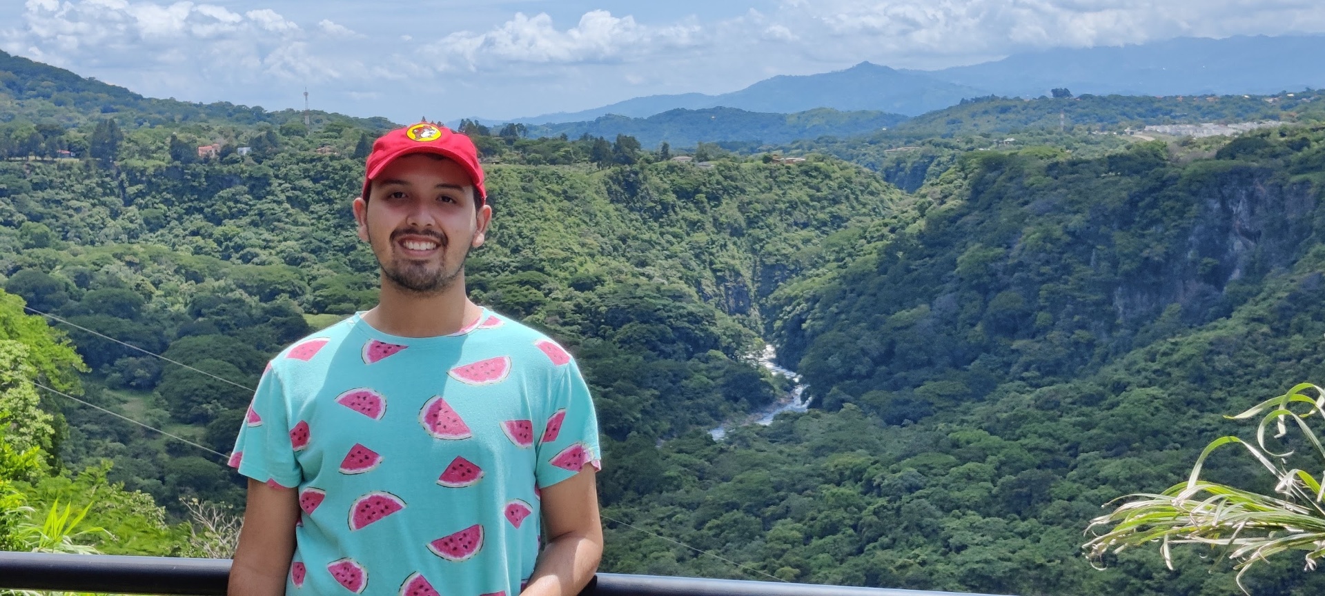 Angel Escamilla disfrutando de la naturaleza tropical en Costa Rica