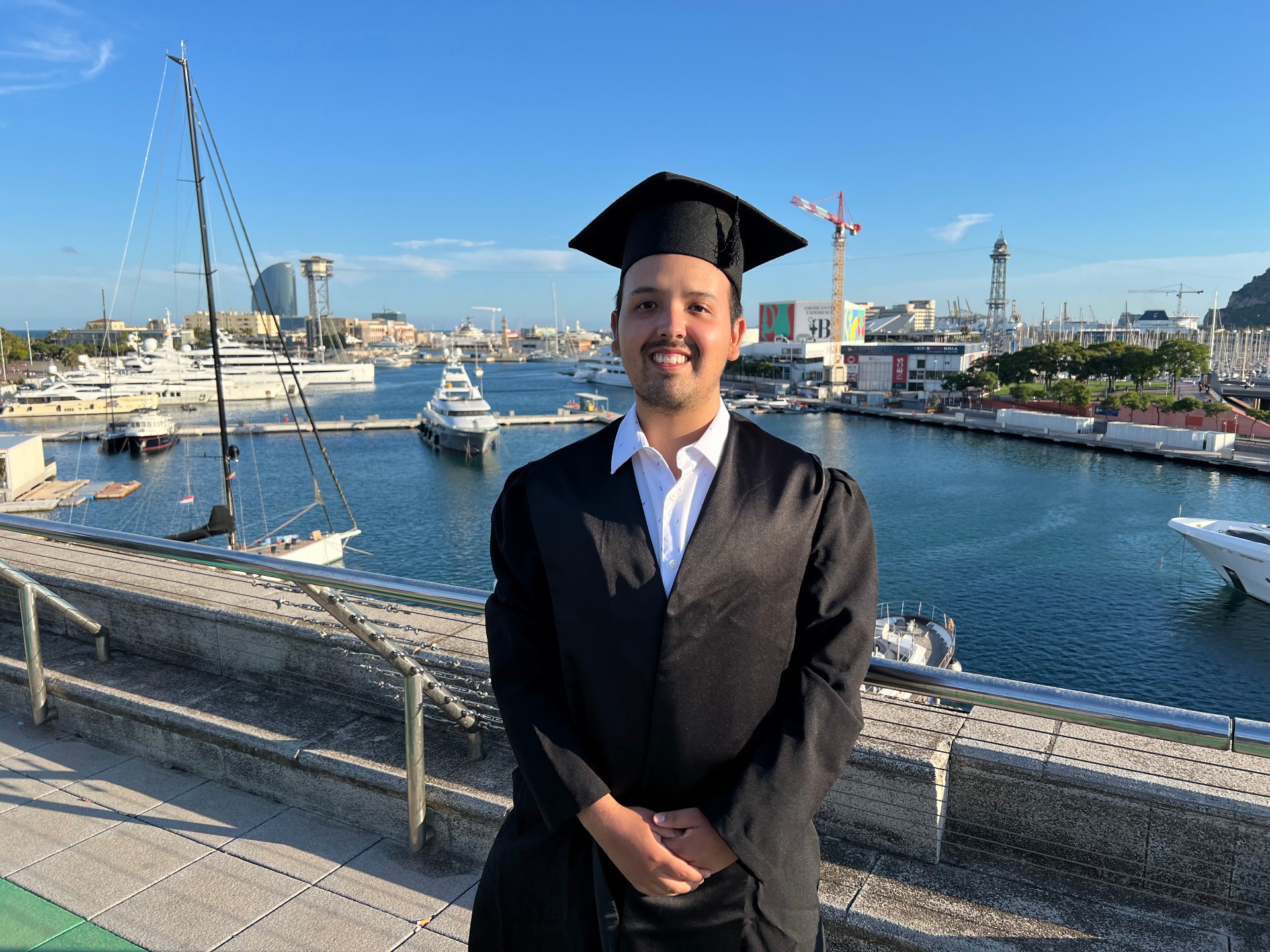 Angel Escamilla en la graduación de su Máster en Fintech y Mercados Financieros en la Universitat de Barcelona
